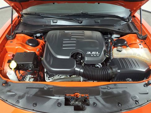 Used 2017 Dodge Charger SE w/ Blacktop Package image 9