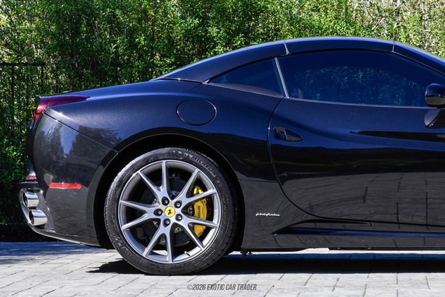 Used 2013 Ferrari California RWD image 9