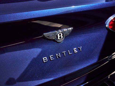 Used 2025 Bentley Bentayga Extended Wheelbase AWD/4WD image 11