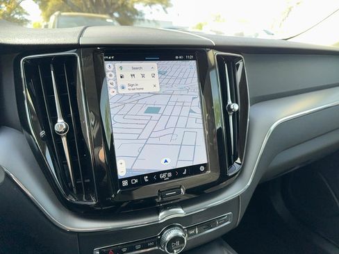 Certified 2025 Volvo XC60 B5 Core image 18