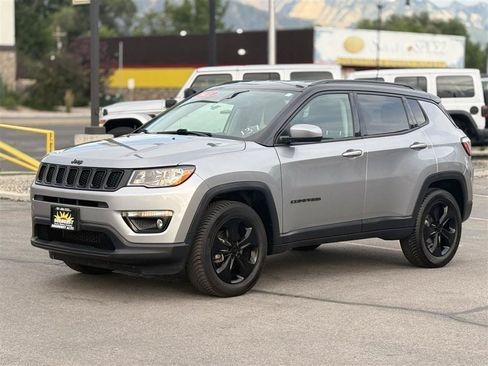 Used 2021 Jeep Compass Latitude AWD/4WD image 3