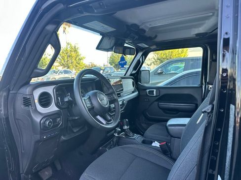Used 2024 Jeep Wrangler Unlimited AWD/4WD image 5