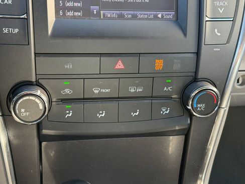 Used 2017 Toyota Camry LE image 23