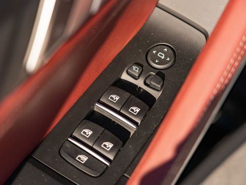 Used 2025 BMW X6 xDrive40i w/ Climate Comfort Package image 13