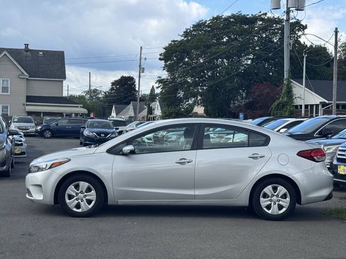 Used 2017 Kia Forte LX FWD image 4