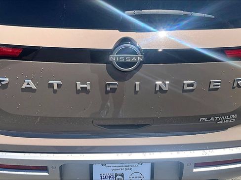 Certified 2024 Nissan Pathfinder Platinum AWD/4WD image 31