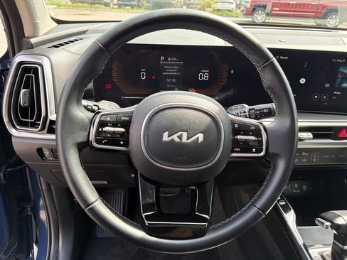 Certified 2025 Kia Sorento EX w/ Panoramic Sunroof Package AWD/4WD image 15