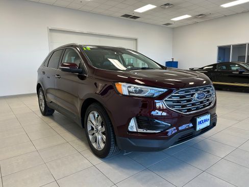 Used 2019 Ford Edge Titanium w/ Cold Weather Package image 4