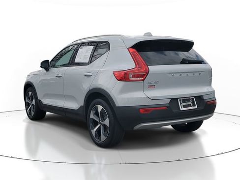 Used 2021 Volvo XC40 T4 Momentum w/ Protection Package Premier image 3