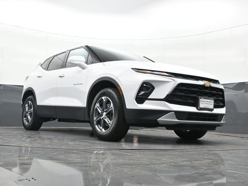 Used 2023 Chevrolet Blazer LT AWD/4WD image 35
