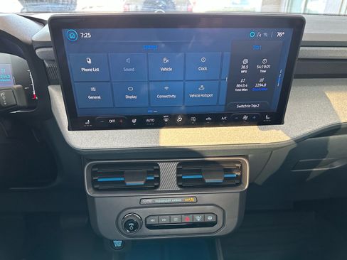 Certified 2025 Ford Maverick XLT w/ XLT Luxury Package FWD image 29