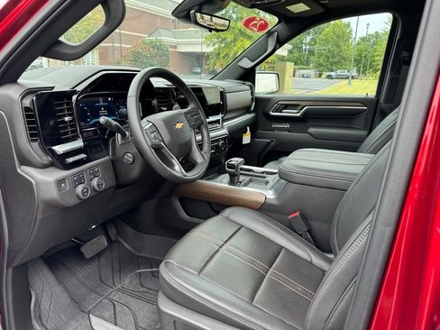 Certified 2025 Chevrolet Silverado 1500 High Country w/ High Country Premium Package AWD/4WD image 12