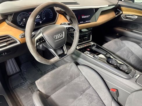 Used 2023 Audi e-tron GT Premium Plus image 9