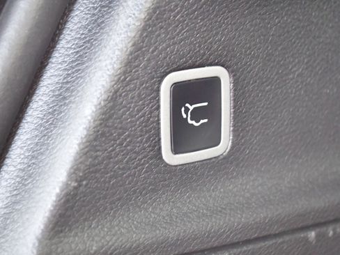 Used 2025 Chrysler Pacifica Select image 31