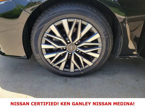 Certified 2025 Nissan Altima 2.5 SV FWD image 18
