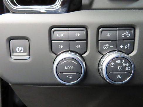 Used 2024 GMC Sierra 1500 AT4 w/ Technology Package image 60