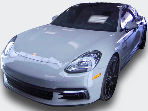 Used 2018 Porsche Panamera 4S image 2