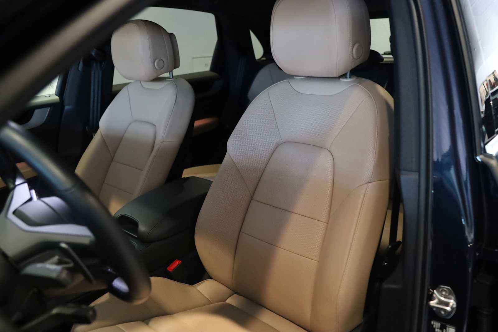Used 2026 Porsche Cayenne AWD/4WD image 5