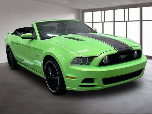 Used 2013 Ford Mustang GT RWD image 10