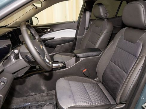 Used 2025 Chevrolet Trax LT w/ Driver Confidence Package image 10