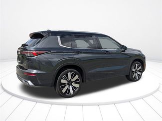 New 2025 Mitsubishi Outlander SEL video 3