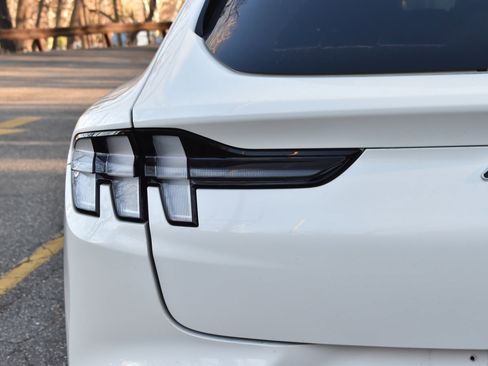 Used 2022 Ford Mustang Mach-E Select image 18