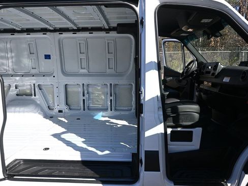 Used 2025 Mercedes-Benz Sprinter 2500 image 22