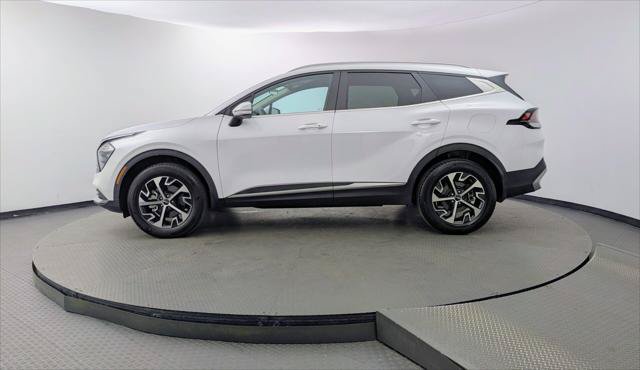 Used 2023 Kia Sportage EX AWD/4WD image 3