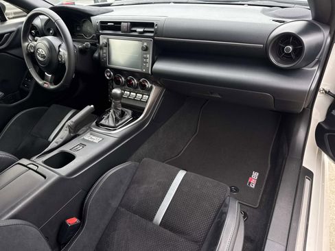 Used 2025 Toyota GR86 Premium RWD image 10