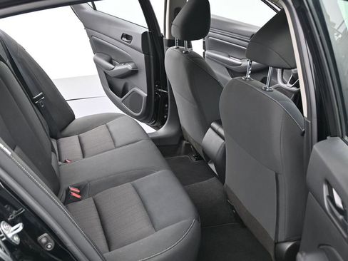 Used 2024 Nissan Altima 2.5 S image 9