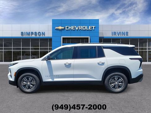 Used 2026 Chevrolet Traverse LT FWD image 5