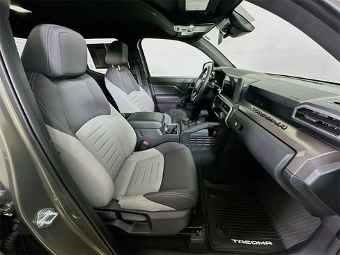 Used 2024 Toyota Tacoma TRD Off-Road image 11