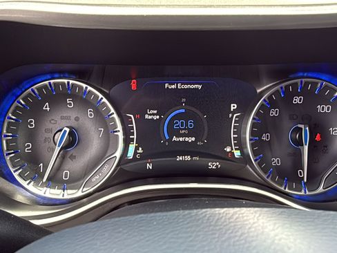 Used 2025 Chrysler Pacifica Select FWD image 27