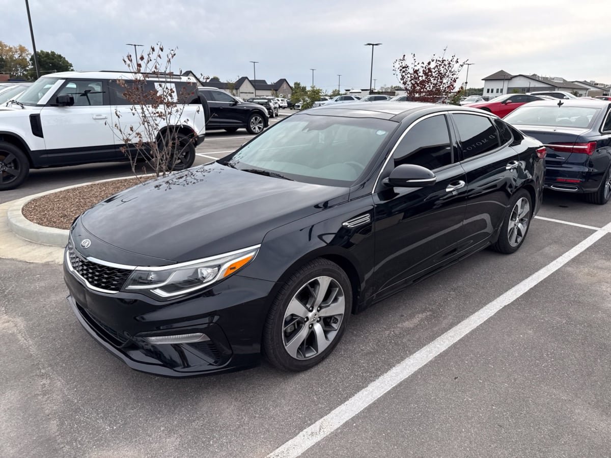 Used 2019 Kia Optima S w/ S Panoramic Sunroof Package FWD image 2