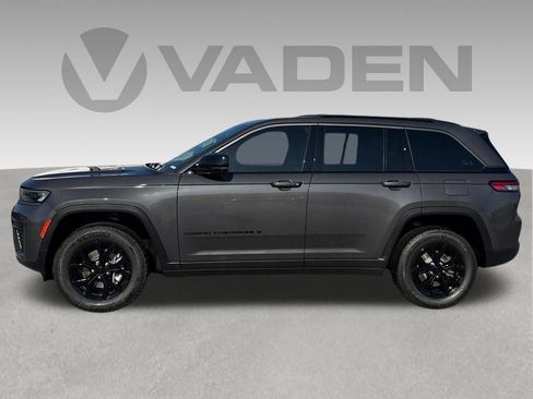 New 2026 Jeep Grand Cherokee Altitude RWD image 8