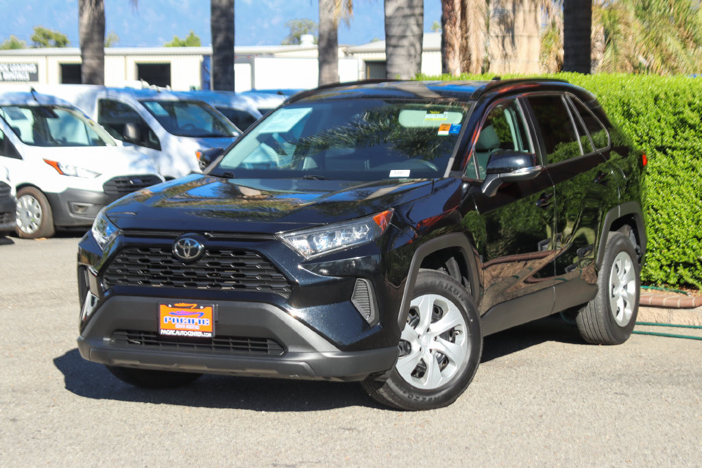 Used 2021 Toyota RAV4 LE FWD image 4