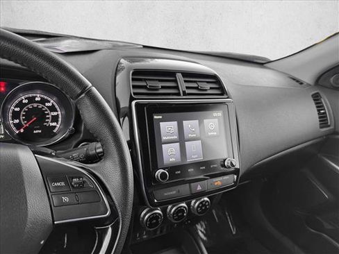 Used 2024 Mitsubishi Outlander SE image 12