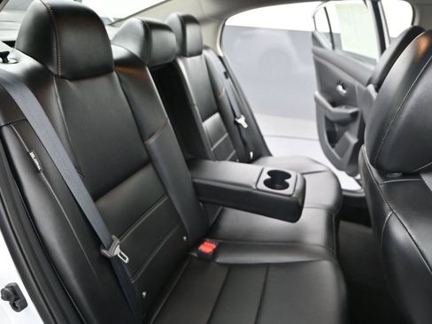 Used 2022 Nissan Sentra SR w/ SR Premium Package FWD image 27