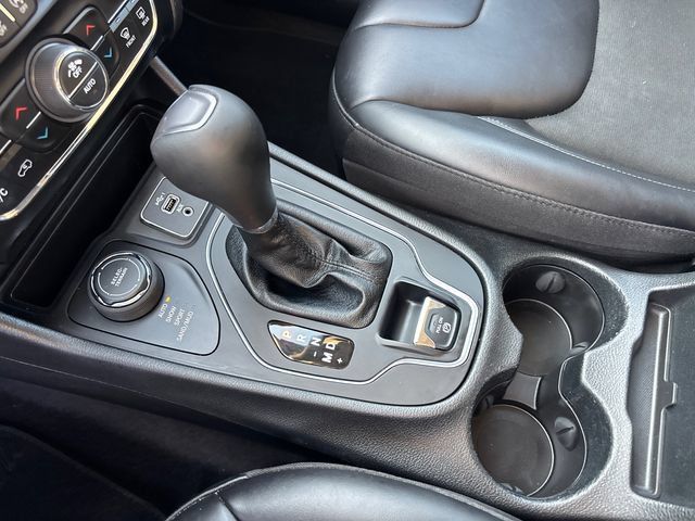 Used 2020 Jeep Cherokee Latitude Plus w/ Comfort/Convenience Group AWD/4WD image 24