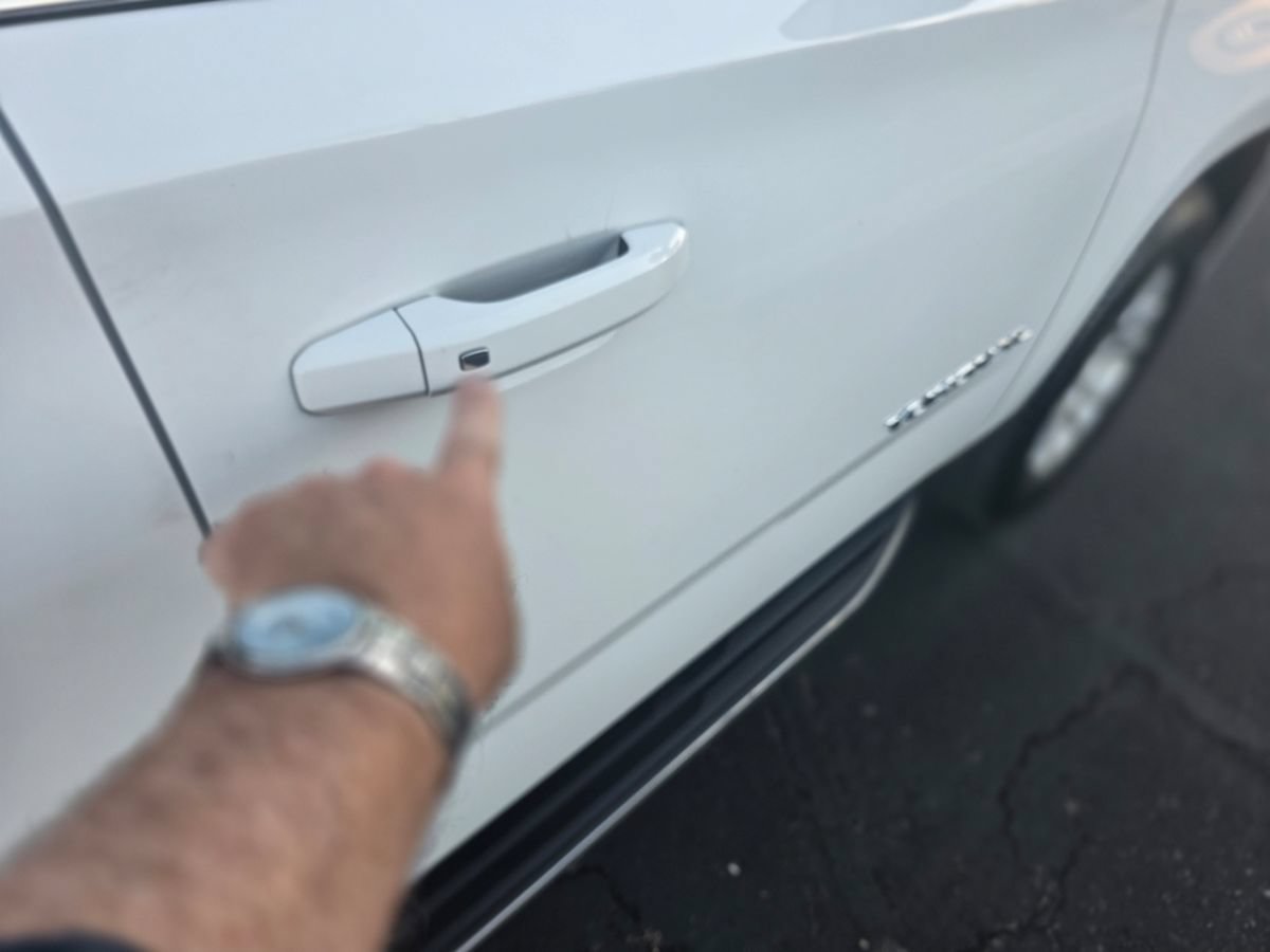 Used 2019 GMC Yukon XL SLT w/ Open Road Package AWD/4WD image 13