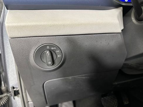 Used 2023 Volkswagen Taos SE image 19