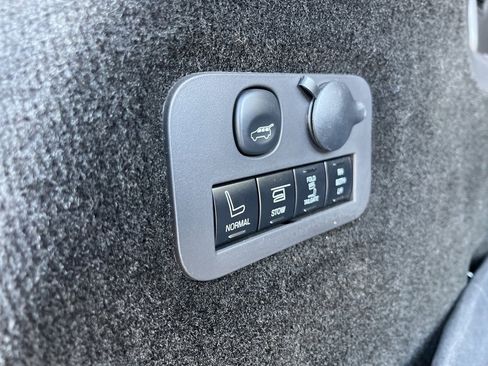 Used 2019 Lincoln MKT AWD image 38