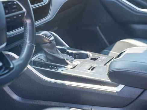 Used 2021 Toyota Highlander XLE image 21