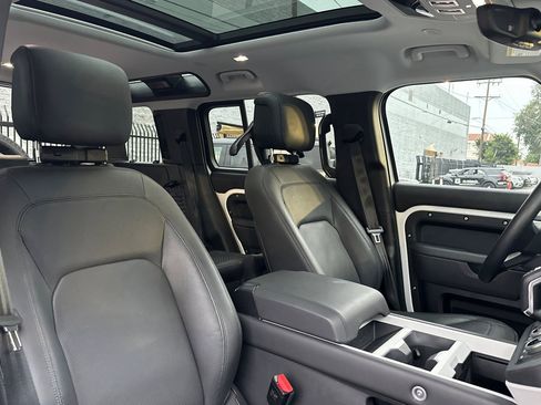 Used 2025 Land Rover Defender 110 S image 31