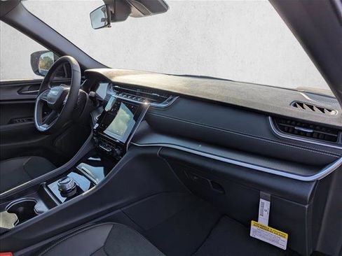 New 2025 Jeep Grand Cherokee Altitude image 28