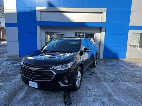 Used 2020 Chevrolet Traverse LT w/ Driver Confidence II Package image 2