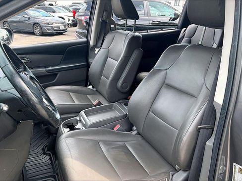Used 2021 Chrysler Pacifica Touring-L FWD image 21