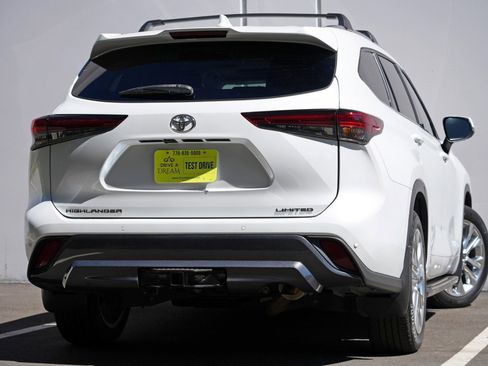 Used 2022 Toyota Highlander Limited FWD image 5