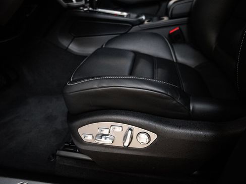 Certified 2025 Porsche Macan S AWD/4WD image 14
