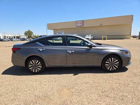 Used 2025 Nissan Altima 2.5 SV AWD/4WD image 6